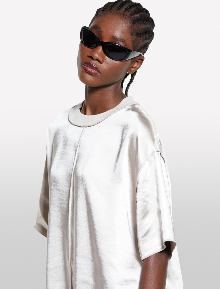 Kadın Beyaz Yakası Ribanalı Over Fit Saten T-Shirt Kadın Beyaz Yakası Ribanalı Over Fit Saten T-Shirt