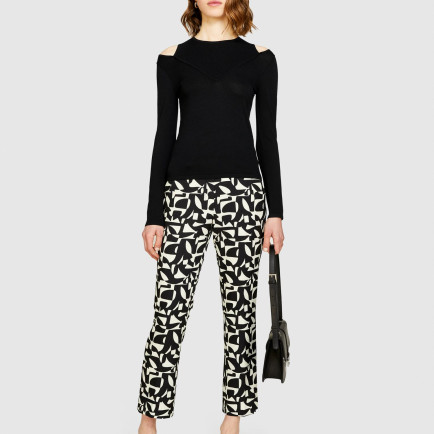 Kadın Siyah Viskoz Karışımlı Önü Pencere Detaylı Dar Kesim Kazak Kadın Siyah Viskoz Karışımlı Önü Pencere Detaylı Dar Kesim Kazak