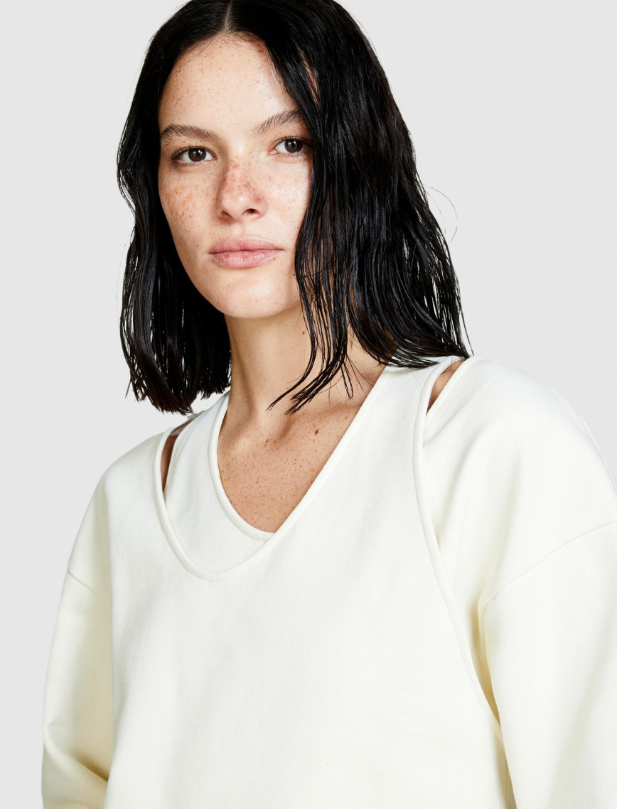 Kadın Krem %100 Pamuk Omuz Detaylı Kısa Kazak Kadın Krem %100 Pamuk Omuz Detaylı Kısa Kazak