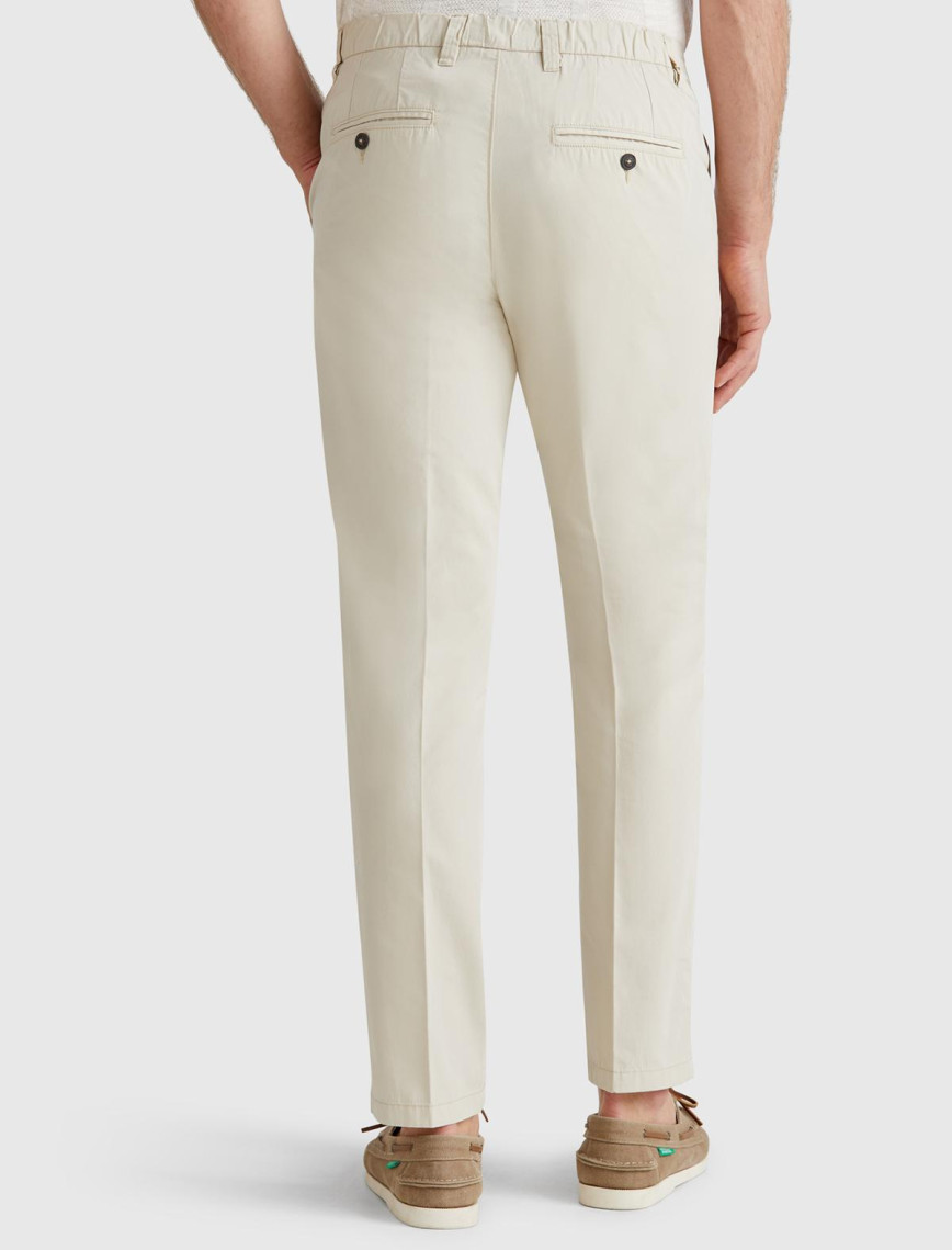 Erkek Taş Rengi %100 Koton Paraşüt Kumaş Slim Fit Chino Pantolon Erkek Taş Rengi %100 Koton Paraşüt Kumaş Slim Fit Chino Pantolon