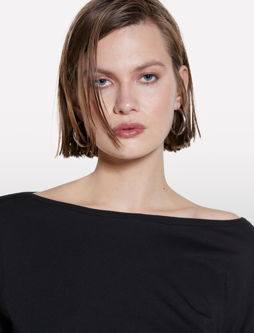 Kadın Siyah Modal Karışımlı Kayık Yaka Regular Fit T-Shirt