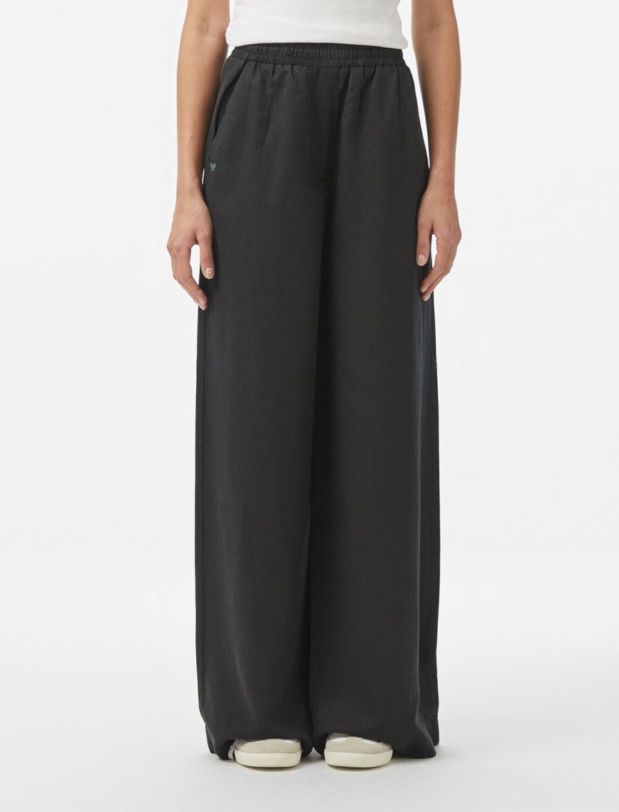 Lacoste Kadın Relaxed Fit Siyah Pantolon Lacoste Kadın Relaxed Fit Siyah Pantolon