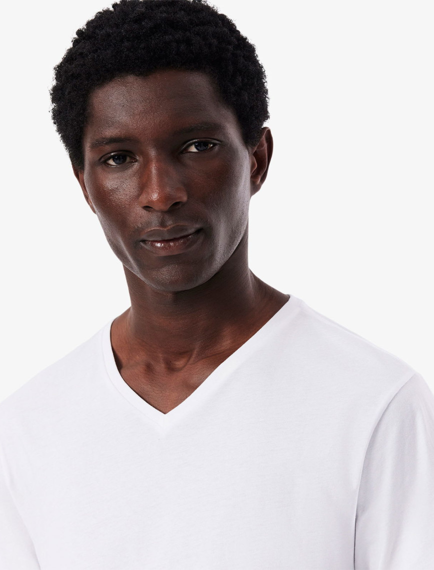 Lacoste Erkek Slim Fit Kısa Kollu V Yaka 3'lü Beyaz Pijama Üstü Lacoste Erkek Slim Fit Kısa Kollu V Yaka 3'lü Beyaz Pijama Üstü