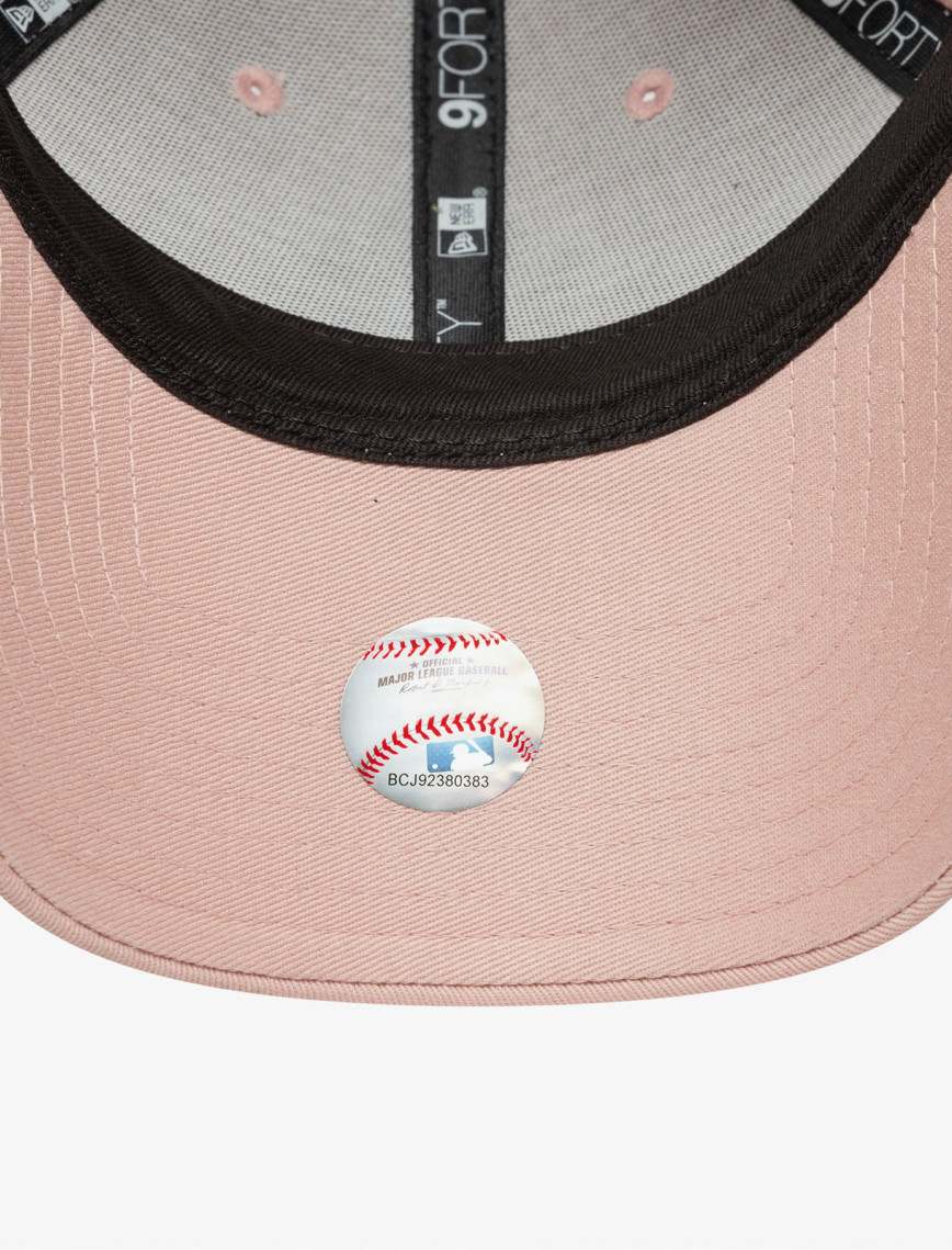 New Era Metallic 9Forty New York Yankees Kadın Pembe Şapka New Era Metallic 9Forty New York Yankees Kadın Pembe Şapka