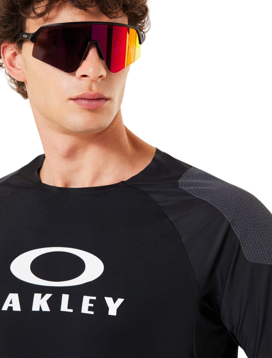 Oakley Seeker Edge Ls Jersey Erkek Siyah Tişört Oakley Seeker Edge Ls Jersey Erkek Siyah Tişört