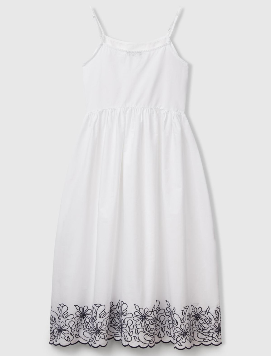 Kadın Beyaz %100 Koton Askılı Etek Ucu İşlemeli Midi Boy Elbise Kadın Beyaz %100 Koton Askılı Etek Ucu İşlemeli Midi Boy Elbise