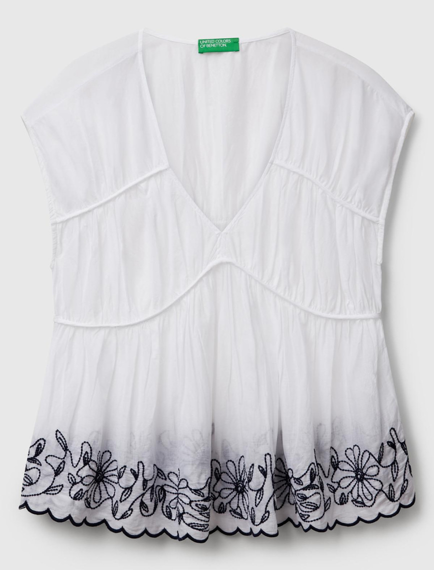 Kadın Beyaz %100 Koton Rahat Kalıp Çiçek İşlemeli Kısa Kollu Bluz Kadın Beyaz %100 Koton Rahat Kalıp Çiçek İşlemeli Kısa Kollu Bluz