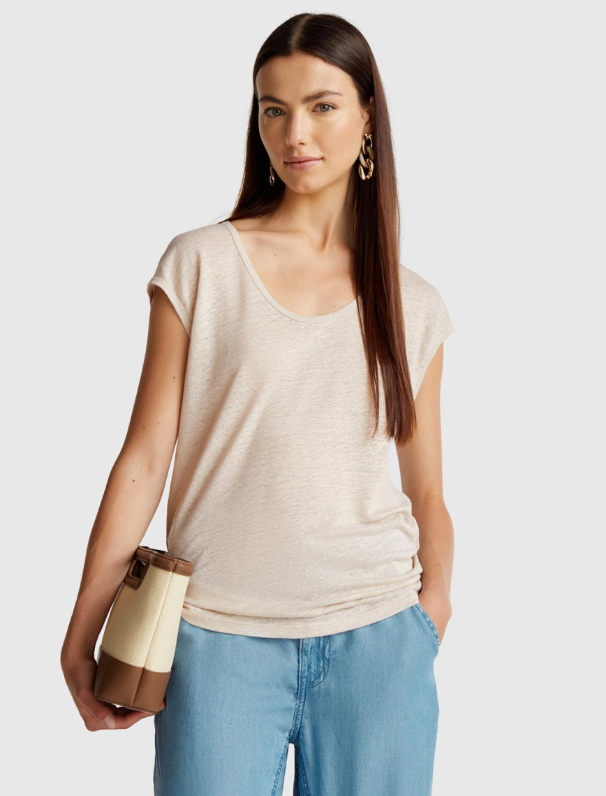 Kadın Taş Rengi %100 Keten Yanları Yırtmaçlı Relax Fit Yuvarlak Yaka T-Shirt Kadın Taş Rengi %100 Keten Yanları Yırtmaçlı Relax Fit Yuvarlak Yaka T-Shirt