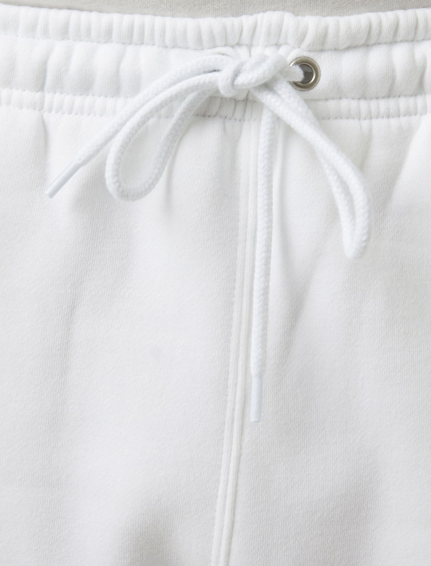 Nike Club Erkek Beyaz Şort Nike Club Erkek Beyaz Şort