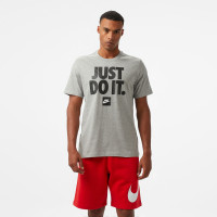 Nike Sportswear Verbiage Erkek Gri T-Shirt Nike Sportswear Verbiage Erkek Gri T-Shirt