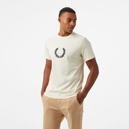 Fred Perry Textured Laurel Wreath Erkek Bej T-Shirt Fred Perry Textured Laurel Wreath Erkek Bej T-Shirt