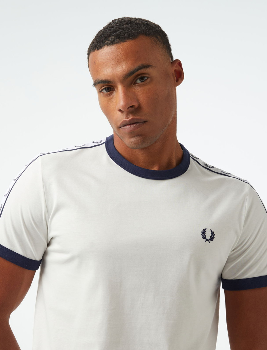 Fred Perry Taped Ringer Erkek Beyaz T-Shirt Fred Perry Taped Ringer Erkek Beyaz T-Shirt