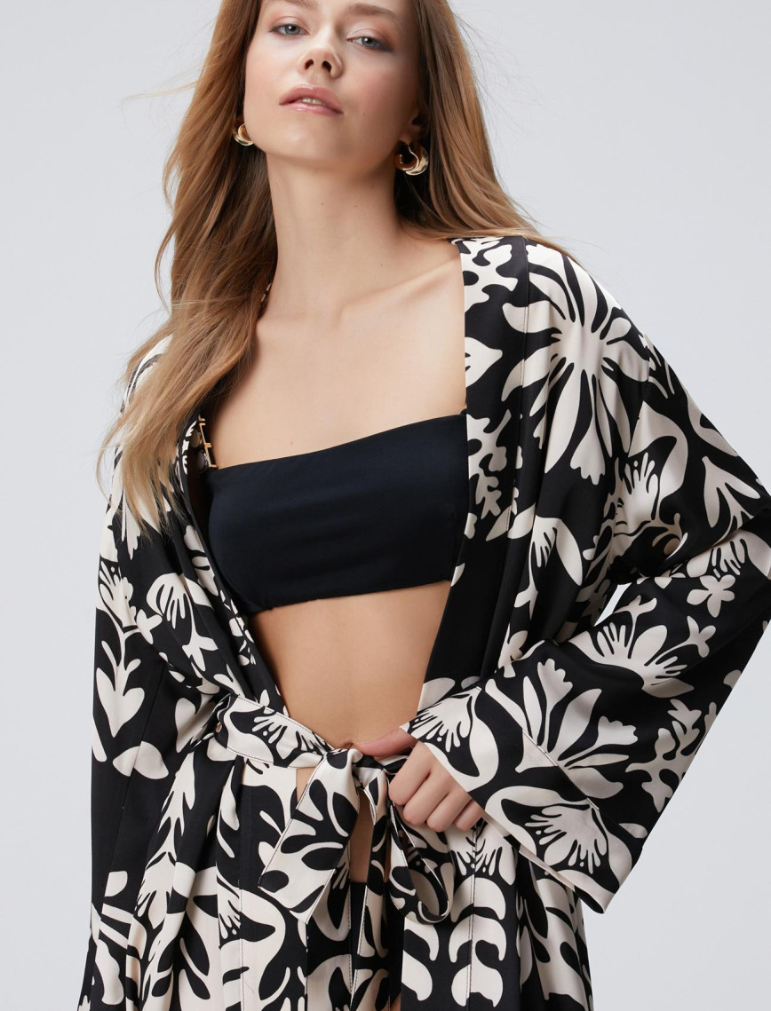 Network Kadın Siyah Püsküllü Desenli Kaftan Network Kadın Siyah Püsküllü Desenli Kaftan