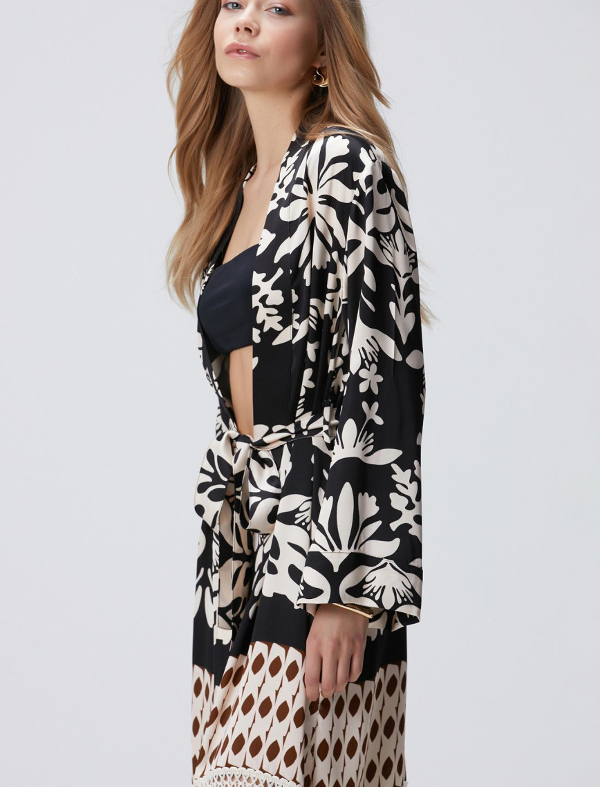 Network Kadın Siyah Püsküllü Desenli Kaftan Network Kadın Siyah Püsküllü Desenli Kaftan