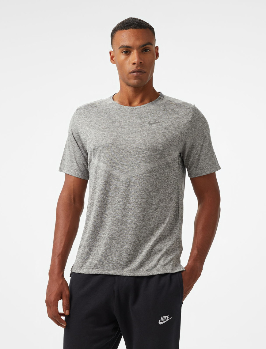 Nike Dri-FIT Rise 365 Ss Erkek Gri T-Shirt Nike Dri-FIT Rise 365 Ss Erkek Gri T-Shirt