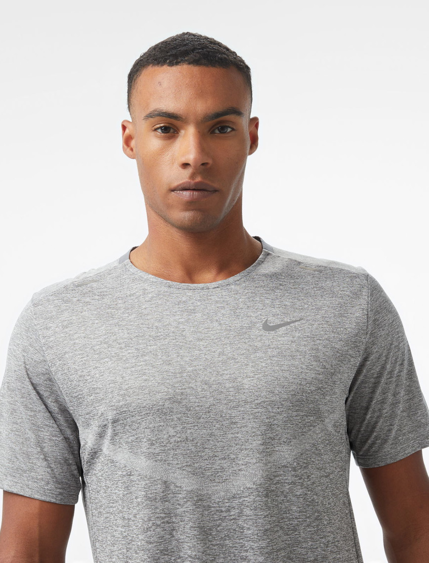 Nike Dri-FIT Rise 365 Ss Erkek Gri T-Shirt Nike Dri-FIT Rise 365 Ss Erkek Gri T-Shirt