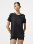 Nike Dri-Fit Kadın Beyaz T-Shirt Nike Dri-Fit Kadın Beyaz T-Shirt