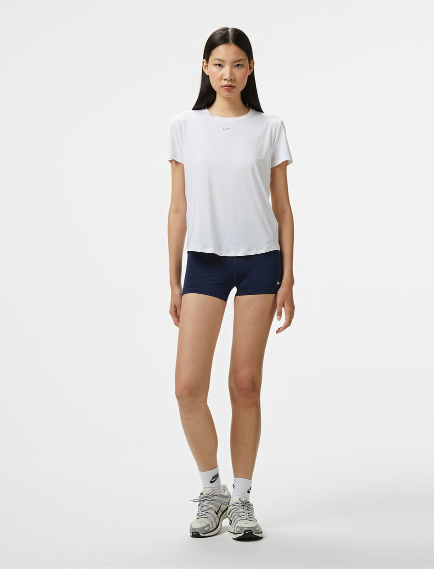 Nike Pro 365 8cm Kadın Siyah Şort Nike Pro 365 8cm Kadın Siyah Şort