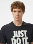 Nike Sportswear Erkek Siyah T-Shirt Nike Sportswear Erkek Siyah T-Shirt