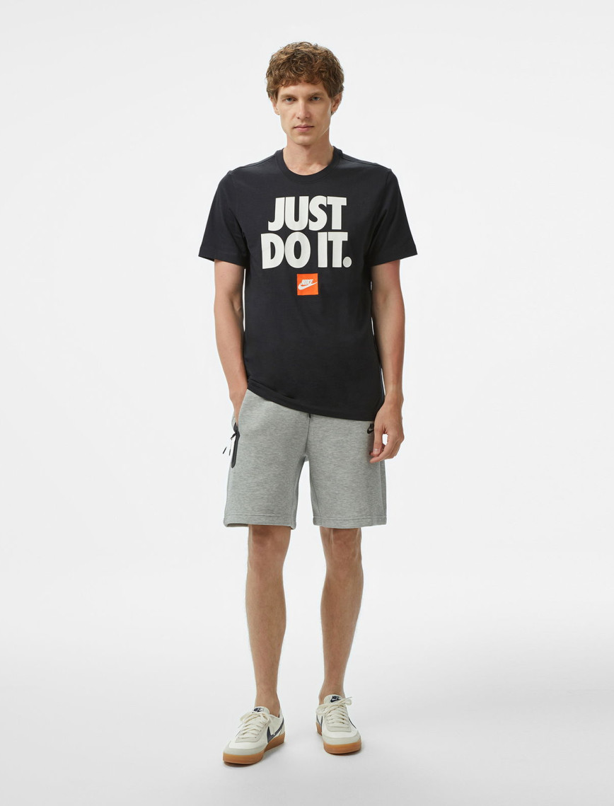 Nike Sportswear Erkek Siyah T-Shirt Nike Sportswear Erkek Siyah T-Shirt