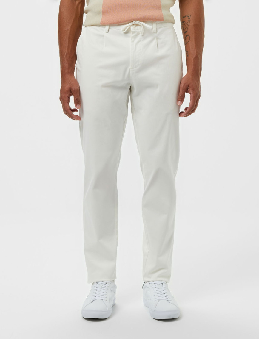 Lacoste Erkek Tapered Fit Beyaz Pantolon Lacoste Erkek Tapered Fit Beyaz Pantolon