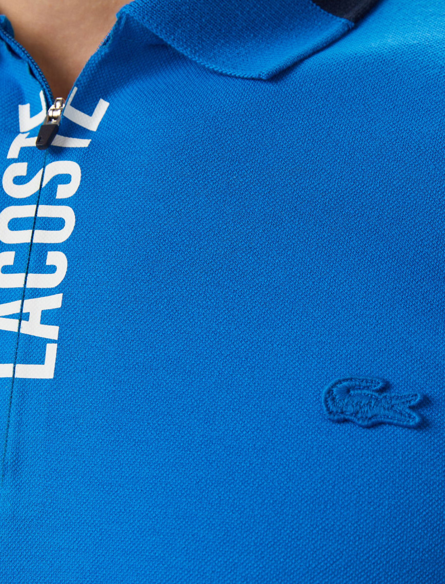 Lacoste Erkek Regular Fit Yarım Fermuarlı Baskılı Mavi Polo Lacoste Erkek Regular Fit Yarım Fermuarlı Baskılı Mavi Polo