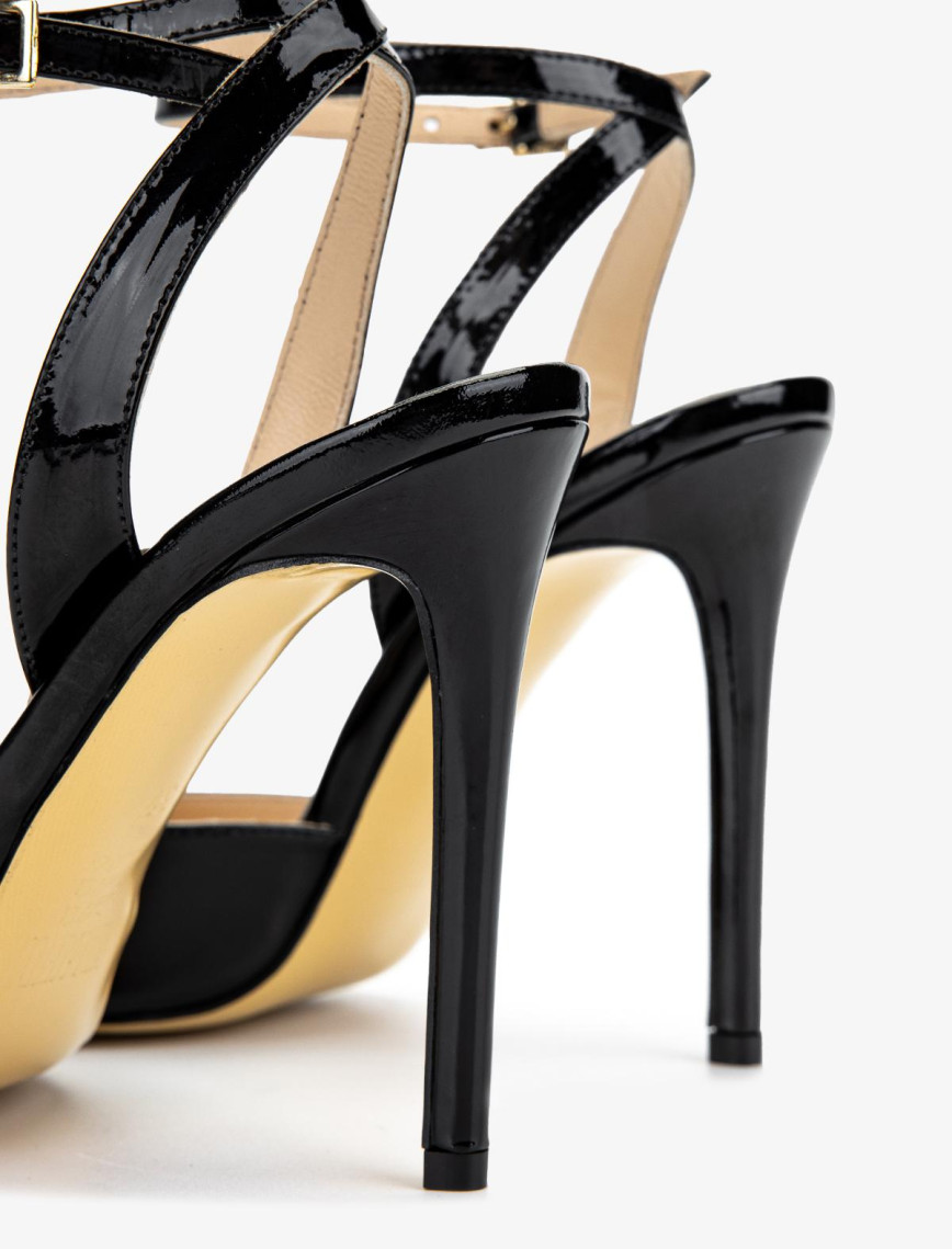 Valmenti Kadın Hakiki Deri Siyah Rugan Topuklu Ayakkabı Valmenti Kadın Hakiki Deri Siyah Rugan Topuklu Ayakkabı