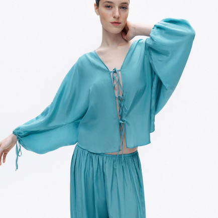 Boncuk İşlemeli Gömlek Boncuk İşlemeli Gömlek