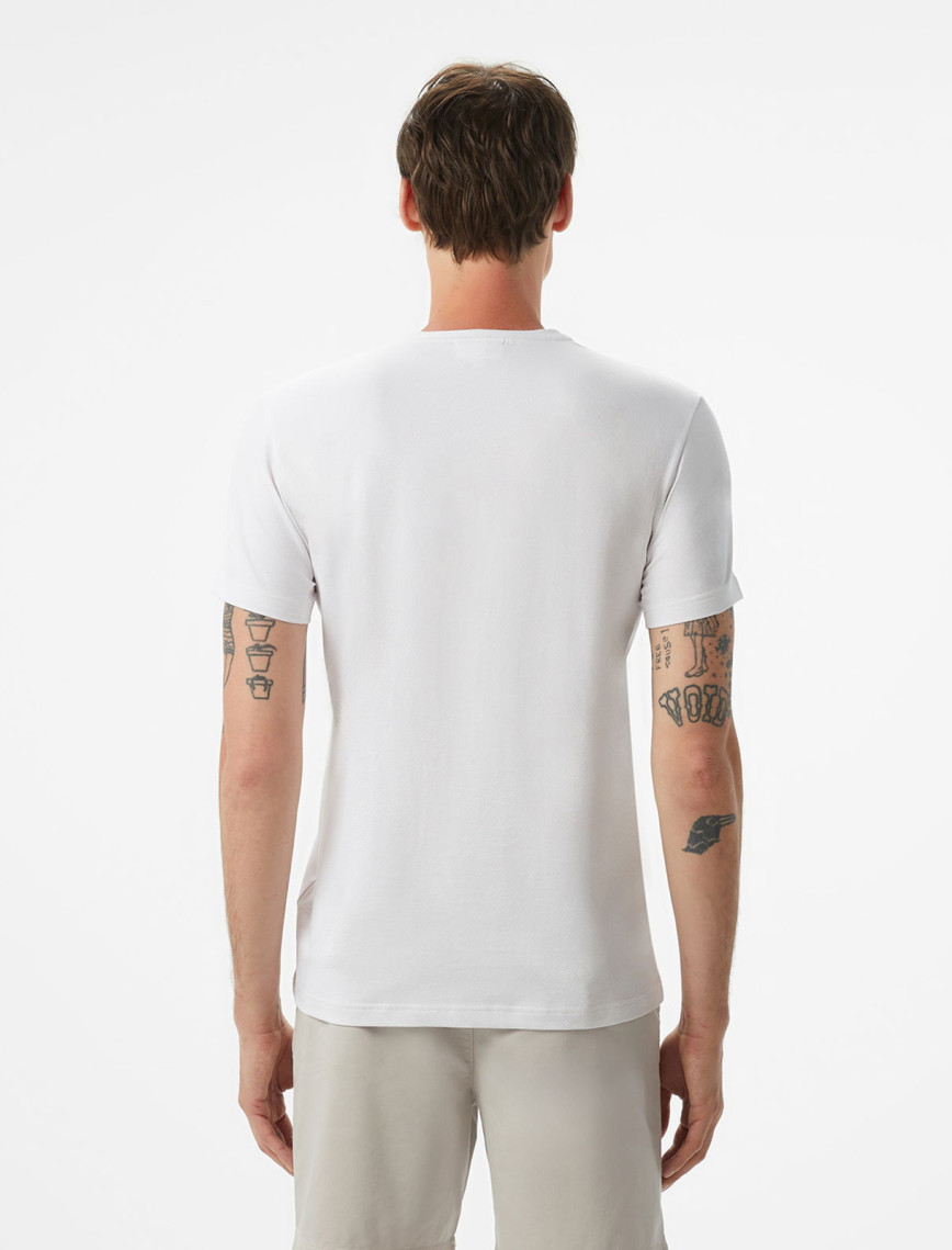 Lacoste Erkek Slim Fit Bisiklet Yaka Beyaz T-Shirt Lacoste Erkek Slim Fit Bisiklet Yaka Beyaz T-Shirt