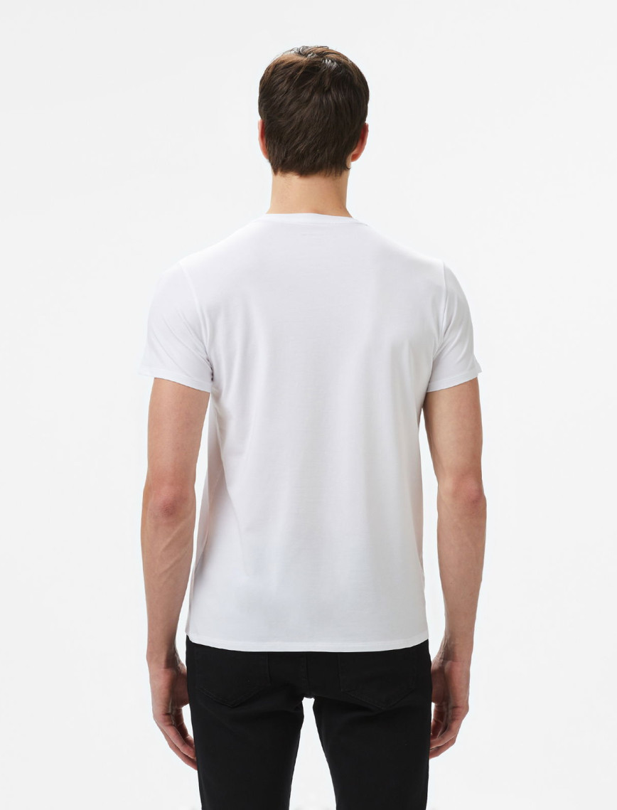 Lacoste Erkek Slim Fit Bisiklet Yaka Beyaz T-Shirt Lacoste Erkek Slim Fit Bisiklet Yaka Beyaz T-Shirt