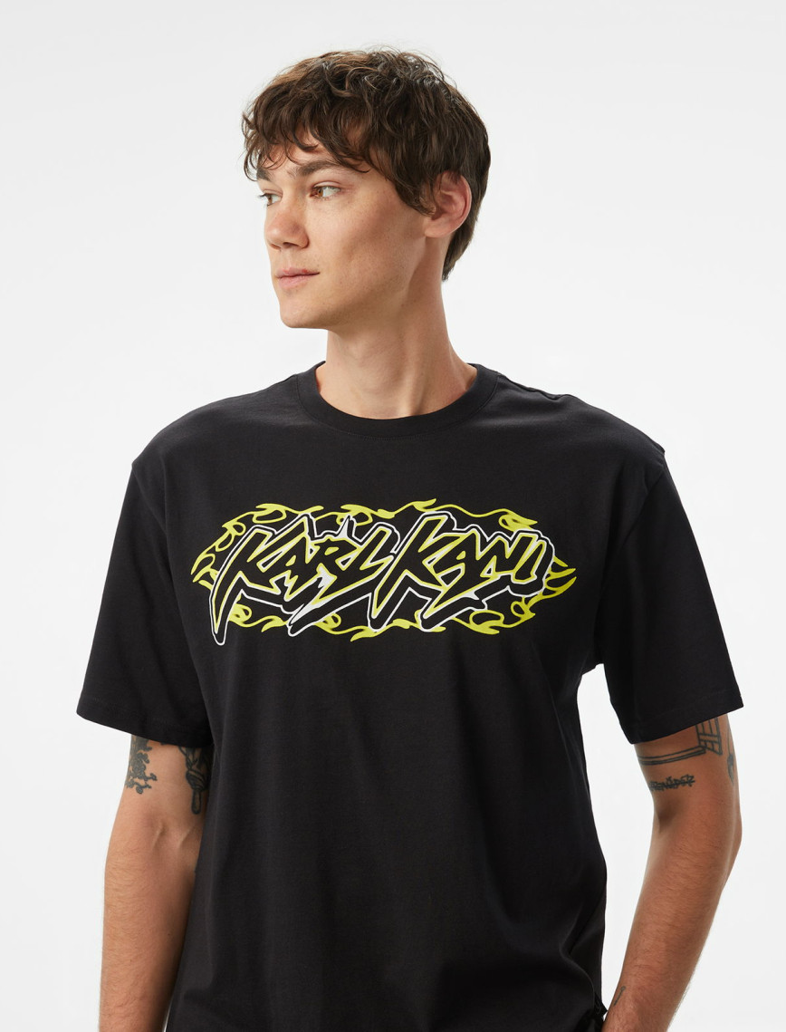 Karl Kani Woven Signature Airbush Amor Erkek Siyah T-Shirt Karl Kani Woven Signature Airbush Amor Erkek Siyah T-Shirt