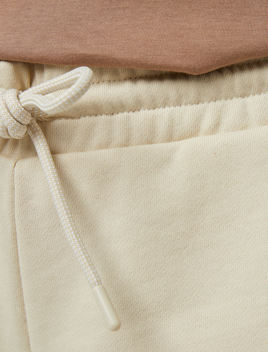 Emporio Armani Kadın Bej Şort Emporio Armani Kadın Bej Şort