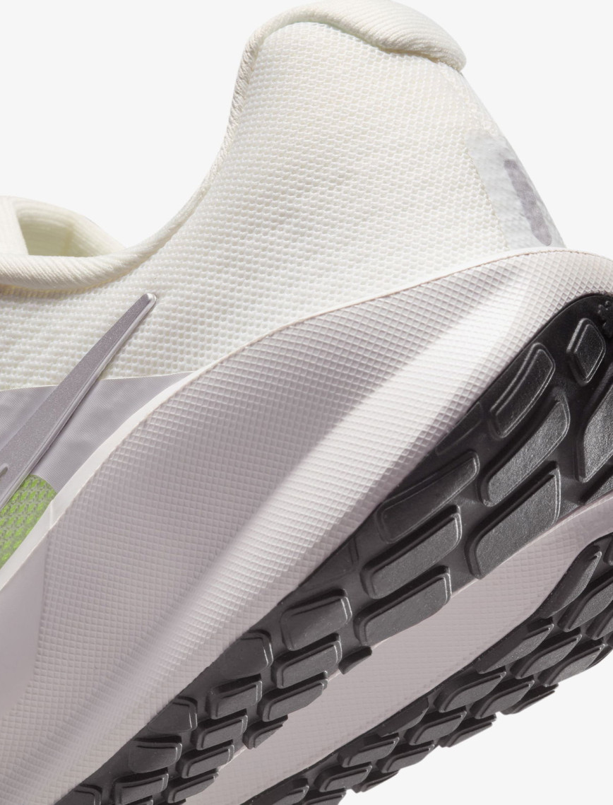 Nike Downshifter 13 Kadın Krem Rengi Koşu Ayakkabısı Nike Downshifter 13 Kadın Krem Rengi Koşu Ayakkabısı