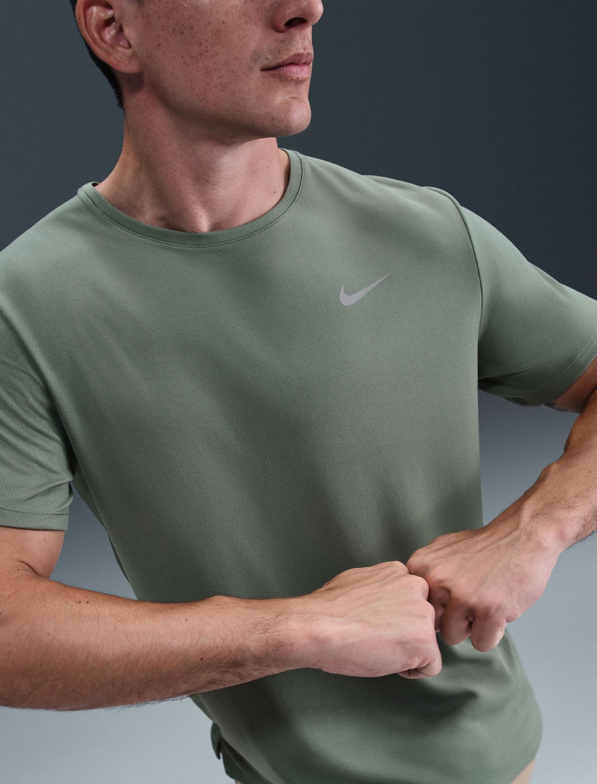 Nike Dri-Fit Miler Erkek Yeşil T-Shirt Nike Dri-Fit Miler Erkek Yeşil T-Shirt