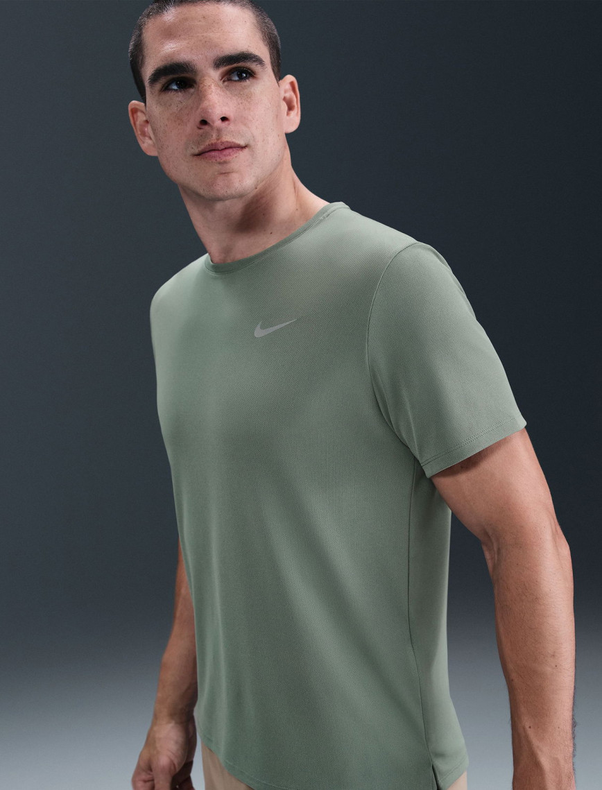 Nike Dri-Fit Miler Erkek Yeşil T-Shirt Nike Dri-Fit Miler Erkek Yeşil T-Shirt