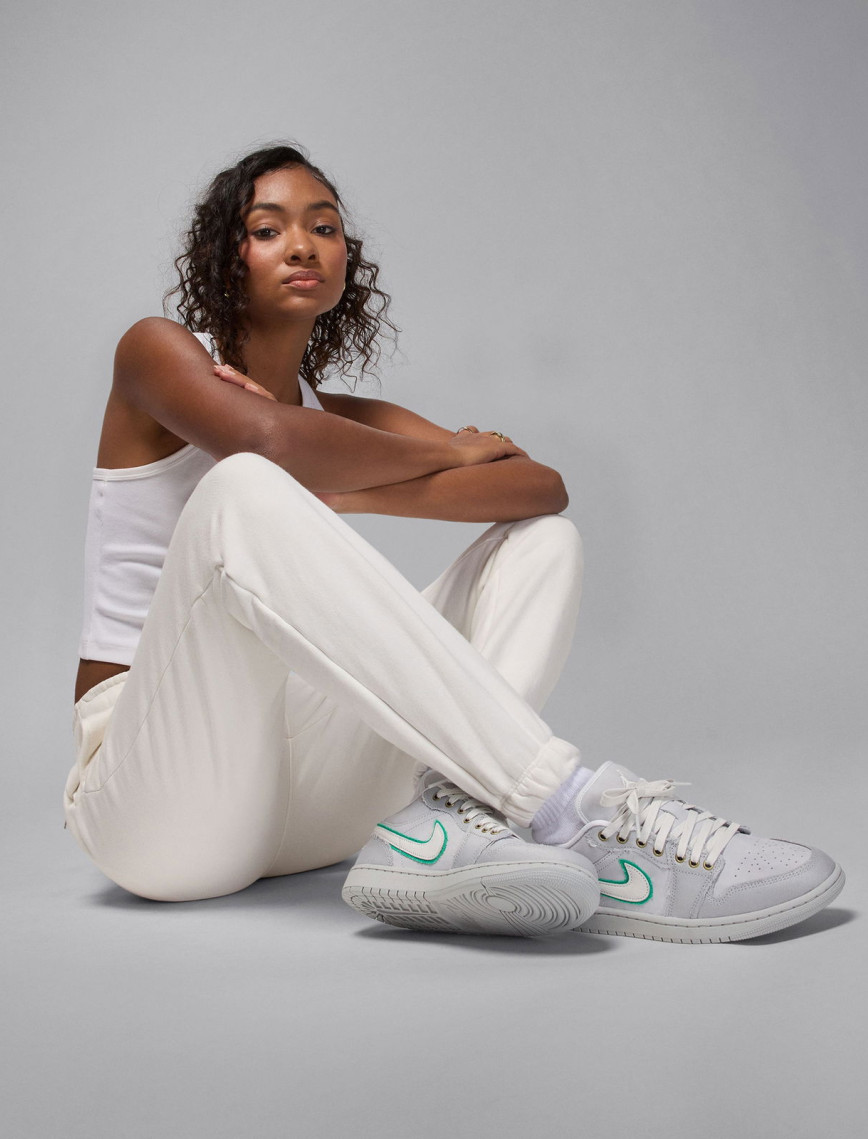 Jordan Air 1 Low SE Kadın Gri Spor Ayakkabı Jordan Air 1 Low SE Kadın Gri Spor Ayakkabı