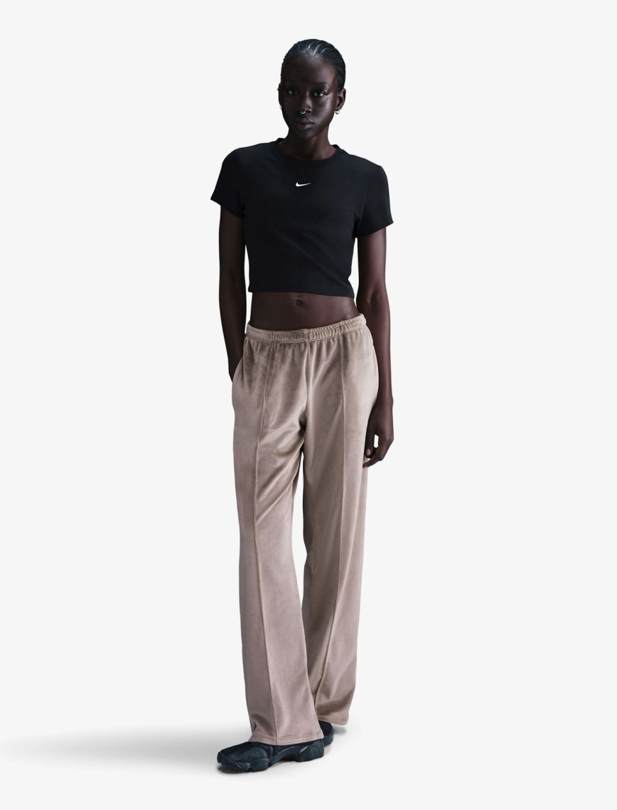 Nike Sportswear Chill Knit Kadın Beyaz T-Shirt Nike Sportswear Chill Knit Kadın Beyaz T-Shirt