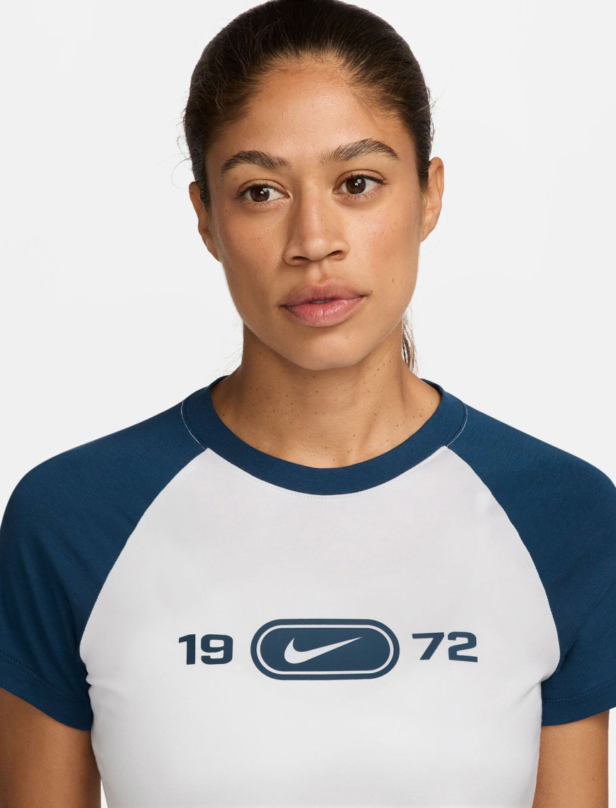 Nike Sportswear Chill Knit Kadın Beyaz T-Shirt Nike Sportswear Chill Knit Kadın Beyaz T-Shirt