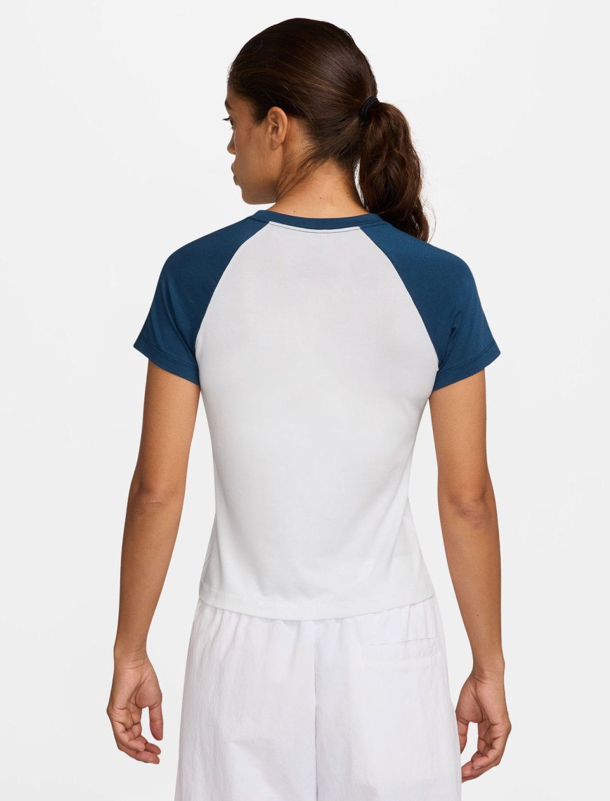 Nike Sportswear Chill Knit Kadın Beyaz T-Shirt Nike Sportswear Chill Knit Kadın Beyaz T-Shirt