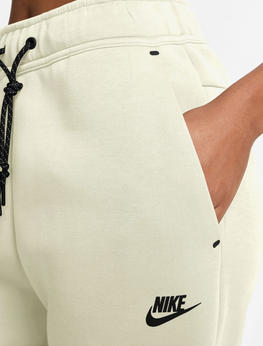 Nike Sportswear Tech Fleece Jogger Kadın Krem Rengi Eşofman Altı Nike Sportswear Tech Fleece Jogger Kadın Krem Rengi Eşofman Altı
