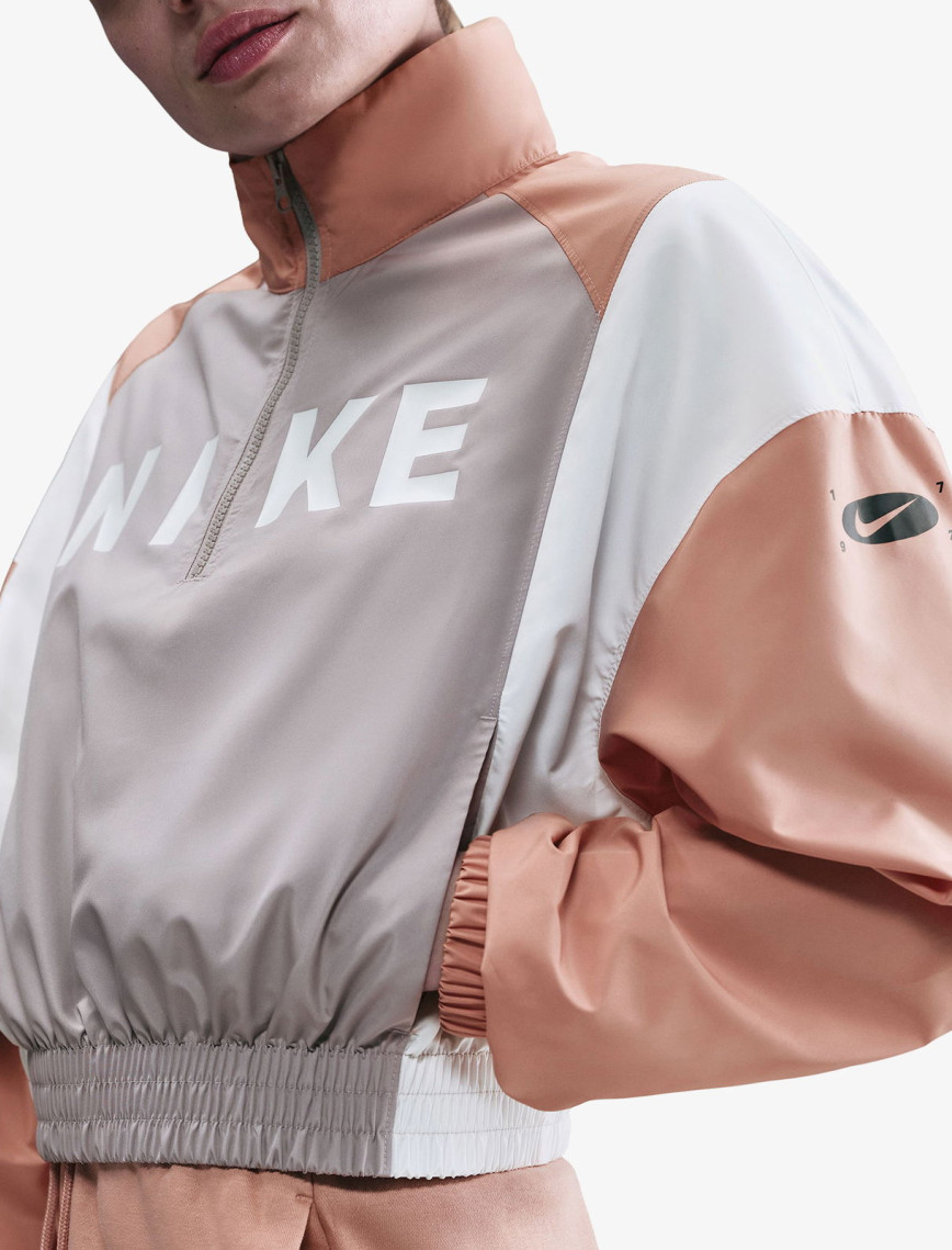 Nike Sportswear Classics Woven Remix Kadın Gri T-Shirt Nike Sportswear Classics Woven Remix Kadın Gri T-Shirt