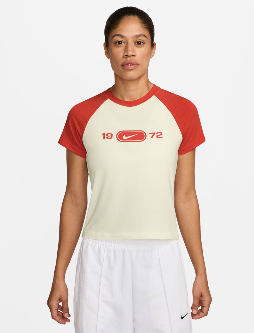 Nike Sportswear Chill Knit Kadın Beyaz T-Shirt Nike Sportswear Chill Knit Kadın Beyaz T-Shirt