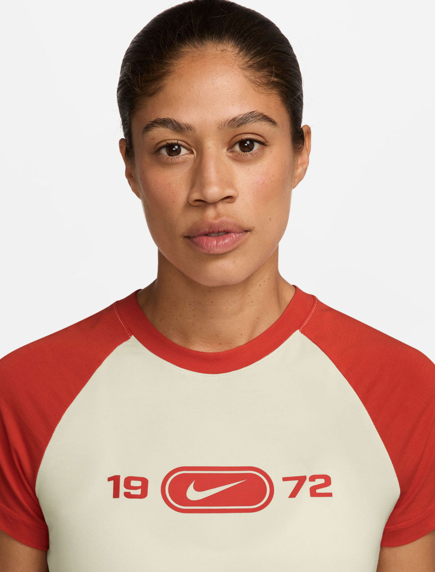 Nike Sportswear Chill Knit Kadın Krem Rengi T-Shirt Nike Sportswear Chill Knit Kadın Krem Rengi T-Shirt