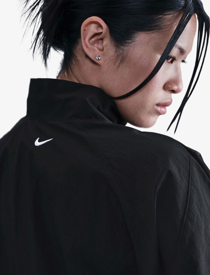 Nike Sportswear Logo Kadın Siyah Ceket Nike Sportswear Logo Kadın Siyah Ceket