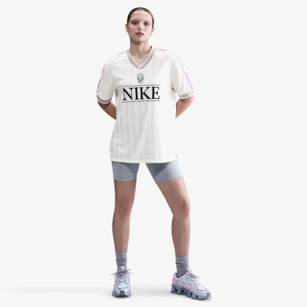 Nike Sportswear Jersey Kadın Krem Rengi T-Shirt Nike Sportswear Jersey Kadın Krem Rengi T-Shirt