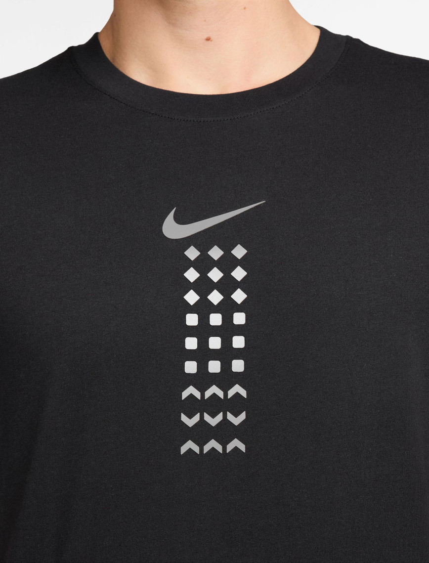 Nike Sportswear Ava Rover Erkek Siyah T-Shirt Nike Sportswear Ava Rover Erkek Siyah T-Shirt