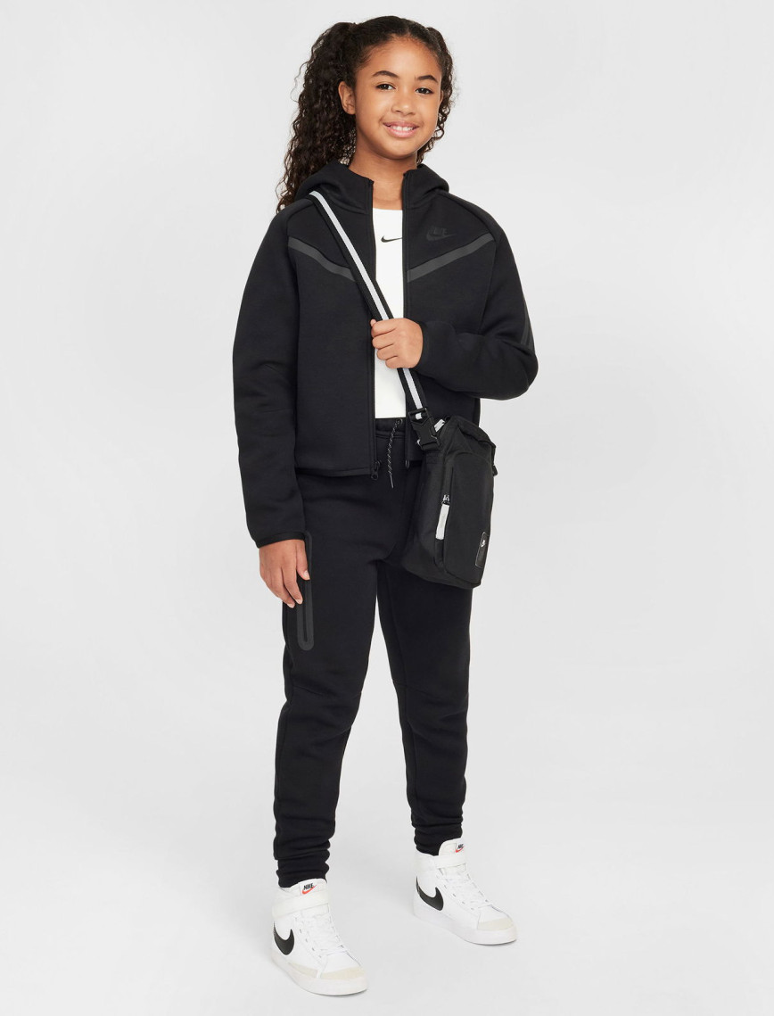 Nike Sportswear Tech Fleece Genç Çocuk Siyah Eşofman Üstü Nike Sportswear Tech Fleece Genç Çocuk Siyah Eşofman Üstü