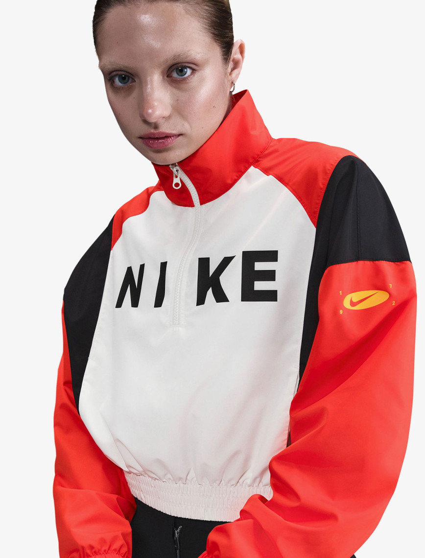 Nike Sportswear Classics Woven Remix Kadın Krem Rengi Ceket Nike Sportswear Classics Woven Remix Kadın Krem Rengi Ceket