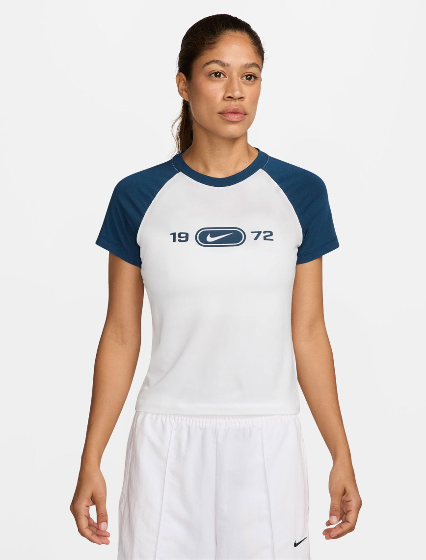 Nike Sportswear Chill Knit Kadın Beyaz T-Shirt Nike Sportswear Chill Knit Kadın Beyaz T-Shirt