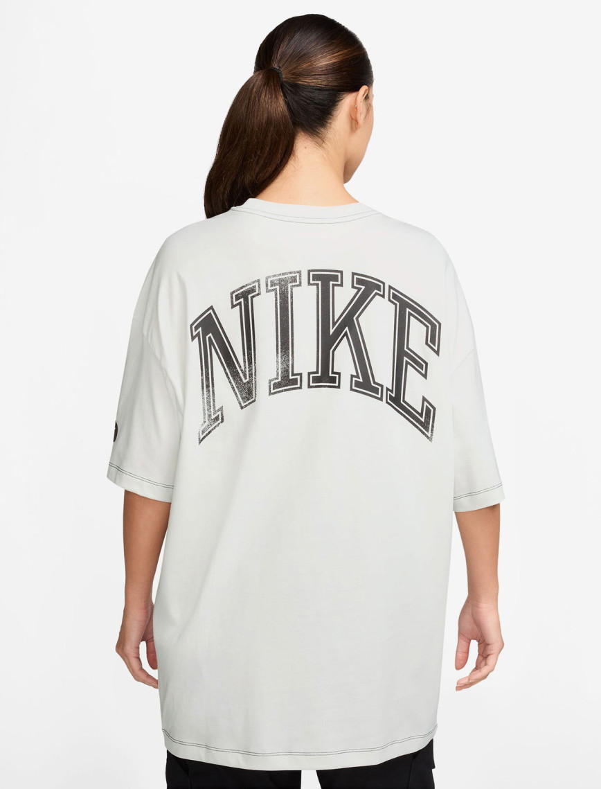 Nike Sportswear Street Kadın Beyaz T-Shirt Nike Sportswear Street Kadın Beyaz T-Shirt